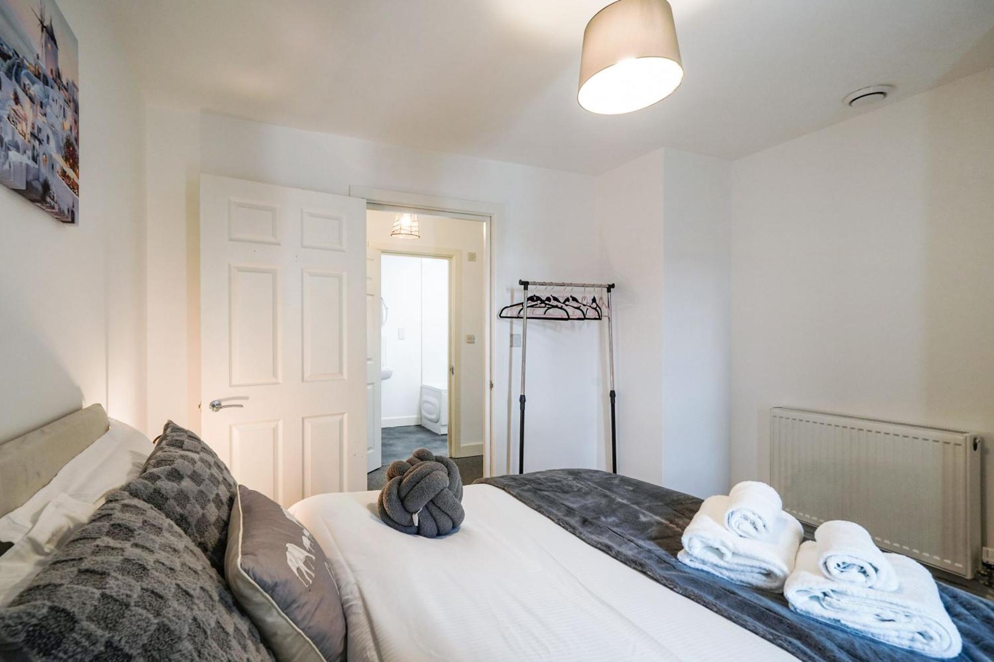 Livestay-New Private Apartment Building Minutes From Heathrow Slough Zewnętrze zdjęcie